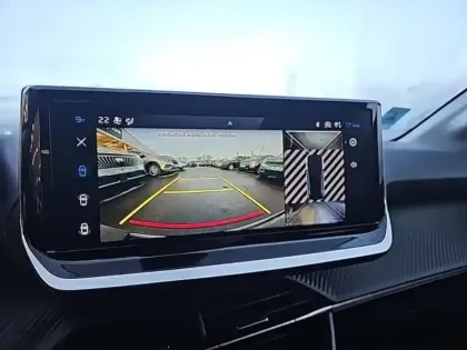 Photo 14 Peugeot 208  1.2 Hybrid 100ch Allure e-DCS6