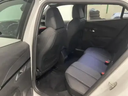 Photo 10 Peugeot 2008  e- 136ch GT