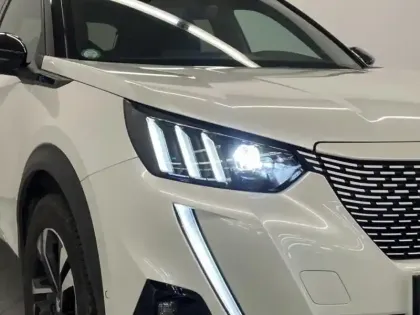 Photo 3 Peugeot 2008  e- 136ch GT