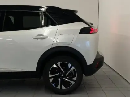 Photo 5 Peugeot 2008  e- 136ch GT