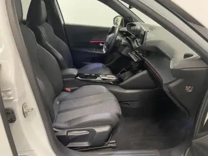 Photo 14 Peugeot 2008  e- 136ch GT