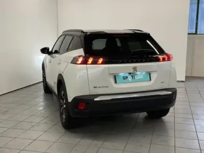 Photo 8 Peugeot 2008  e- 136ch GT