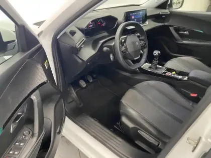 Photo 13 Peugeot 2008  1.2 PureTech 130ch S&S Allure Pack