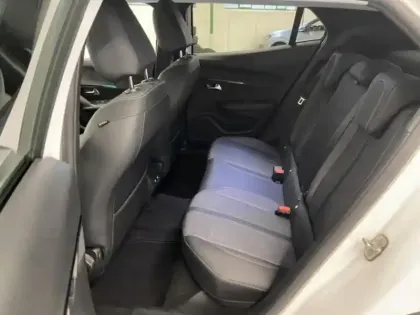 Photo 11 Peugeot 2008  1.2 PureTech 130ch S&S Allure Pack