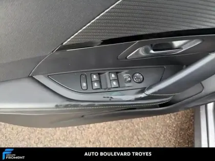 Photo 29 Peugeot 208  1.2 PureTech 130ch S&S GT EAT8