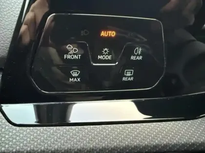 Photo 12 Volkswagen Golf  2.0 TDI SCR 150ch R-Line DSG7