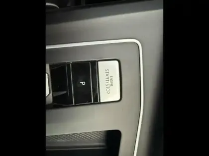 Photo 13 Volkswagen Golf  2.0 TDI SCR 150ch R-Line DSG7