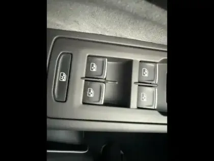 Photo 10 Volkswagen Golf  2.0 TDI SCR 150ch R-Line DSG7