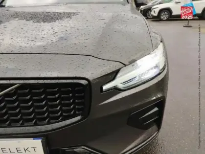 Photo 12 Volvo V60  B4 197CH PLUS STYLE DARK DCT 7