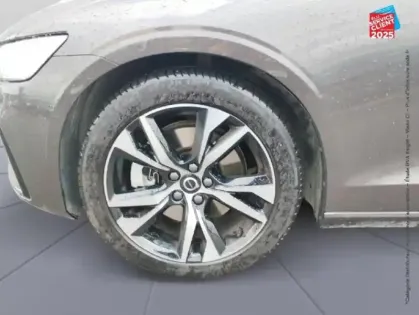 Photo 9 Volvo V60  B4 197CH PLUS STYLE DARK DCT 7