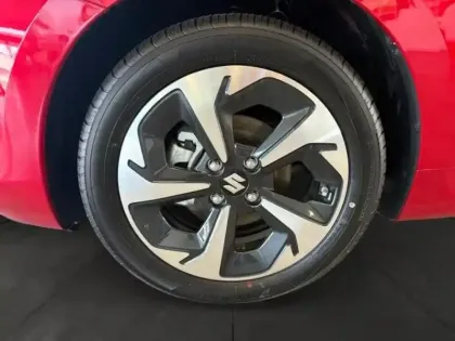 Photo 8 Suzuki Swift  1.2 Hybrid 83ch Pack