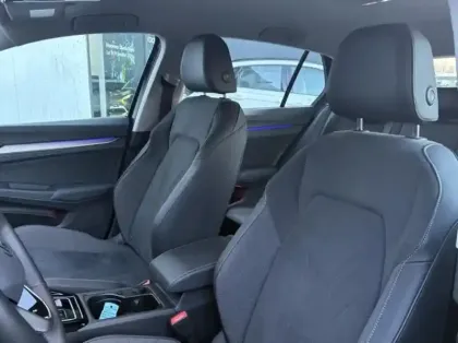 Photo 7 Volkswagen Golf  1.5 eTSI EVO2 150ch Style DSG7