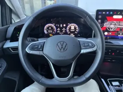 Photo 12 Volkswagen Golf  1.5 eTSI EVO2 150ch Style DSG7