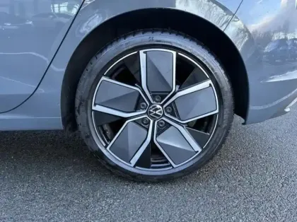 Photo 4 Volkswagen Golf  1.5 eTSI EVO2 150ch Style DSG7