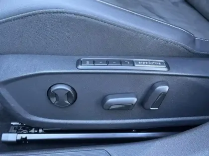 Photo 8 Volkswagen Golf  1.5 eTSI EVO2 150ch Style DSG7