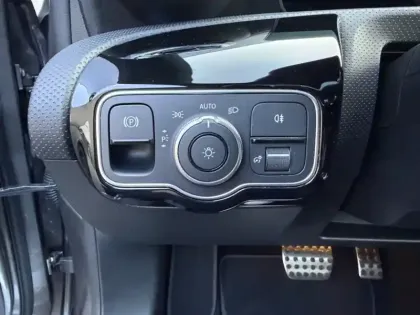 Photo 18 Mercedes Classe A 180 d AMG Line