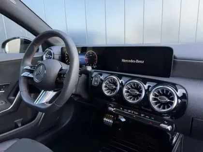 Photo 9 Mercedes Classe A 180 d AMG Line