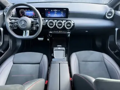 Photo 7 Mercedes Classe A 180 d AMG Line