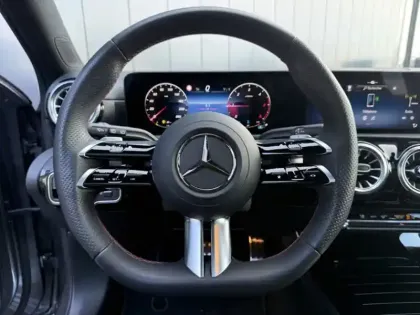 Photo 19 Mercedes Classe A 180 d AMG Line