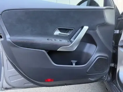 Photo 13 Mercedes Classe A 180 d AMG Line