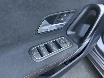 Photo 14 Mercedes Classe A 180 d AMG Line