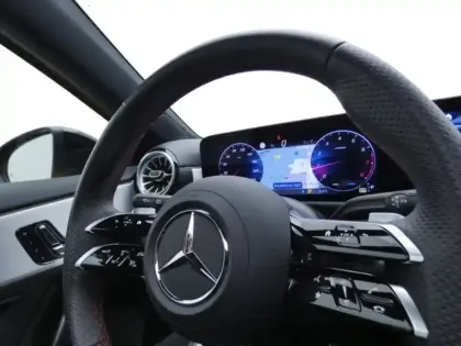 Photo 10 Mercedes Classe A 200 AMG Line