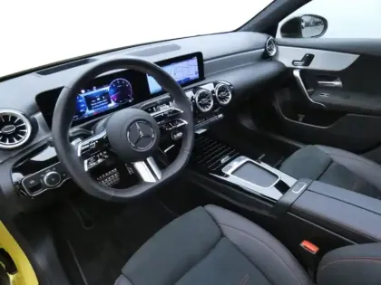 Photo 15 Mercedes Classe A 200 AMG Line