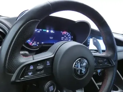 Photo 11 Alfa Romeo Giulia Competizione Q4 2.0 280 ch BVA8