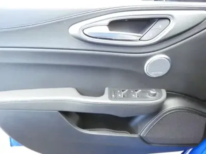 Photo 12 Alfa Romeo Giulia Competizione Q4 2.0 280 ch BVA8