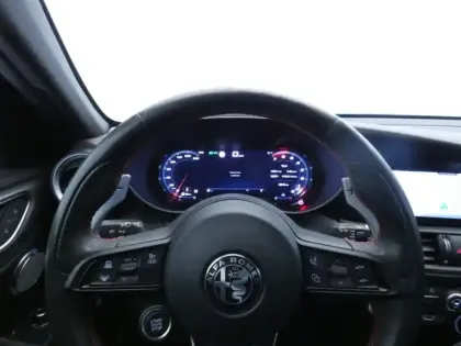 Photo 17 Alfa Romeo Giulia Competizione Q4 2.0 280 ch BVA8