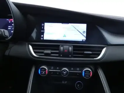 Photo 5 Alfa Romeo Giulia Competizione Q4 2.0 280 ch BVA8