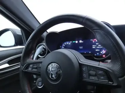 Photo 44 Alfa Romeo Giulia Competizione Q4 2.0 280 ch BVA8