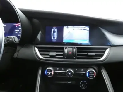 Photo 6 Alfa Romeo Giulia Competizione Q4 2.0 280 ch BVA8