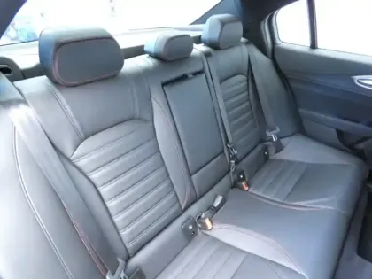 Photo 4 Alfa Romeo Giulia Competizione Q4 2.0 280 ch BVA8