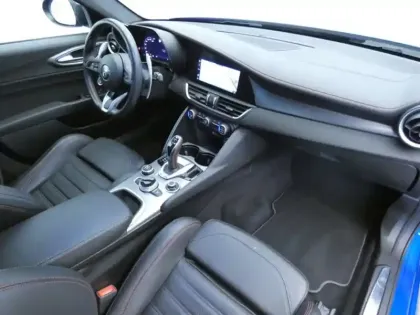 Photo 18 Alfa Romeo Giulia Competizione Q4 2.0 280 ch BVA8