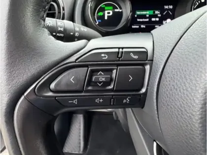 Photo 6 Toyota Yaris Hybride 116h Iconic / Toit panoramique