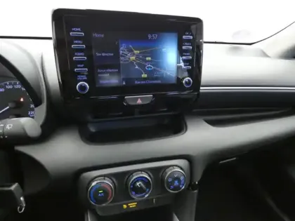 Photo 10 Toyota Yaris 70 VVT-i Dynamic France Business