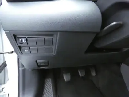 Photo 12 Toyota Yaris 70 VVT-i Dynamic France Business