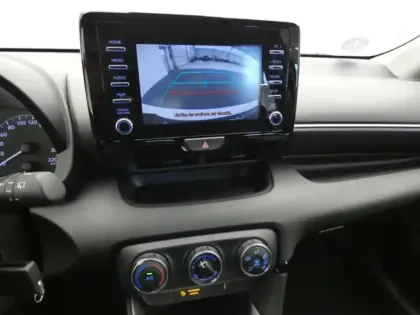 Photo 19 Toyota Yaris 70 VVT-i Dynamic France Business