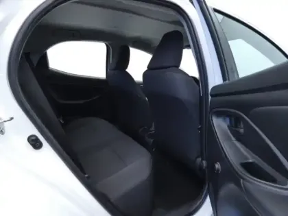 Photo 17 Toyota Yaris 70 VVT-i Dynamic France Business