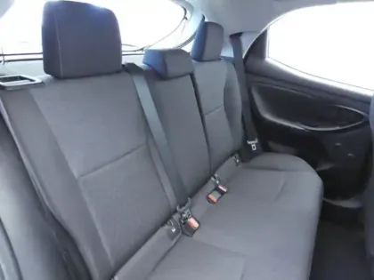 Photo 16 Toyota Yaris 70 VVT-i Dynamic France Business