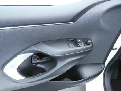 Photo 11 Toyota Yaris 70 VVT-i Dynamic France Business