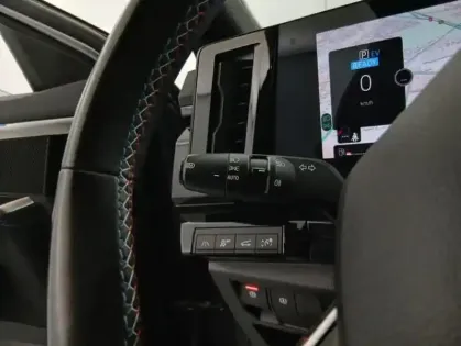 Photo 25 Renault Austral E-Tech hybrid 200 Iconic esprit Alpine