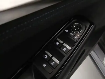 Photo 19 Renault Austral E-Tech hybrid 200 Iconic esprit Alpine