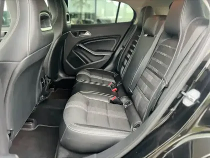 Photo 18 Mercedes GLA 180 Sensation