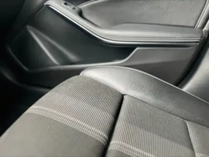 Photo 17 Mercedes GLA 180 Sensation