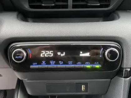 Photo 11 Toyota Yaris Hybride IV 116h Dynamic