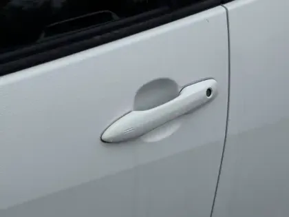 Photo 12 Toyota Yaris Hybride 116h Design / Pack confort