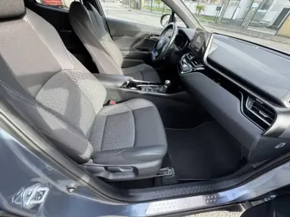 Photo 19 Toyota C-HR 1.8 Hybride 122 Edition MY22 ch