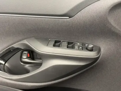 Photo 11 Toyota Yaris 1.5 HYBRID 130H DESIGN